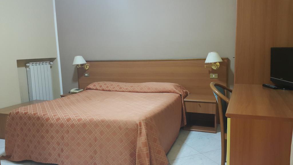 פומפיי Hotel Iside מראה חיצוני תמונה