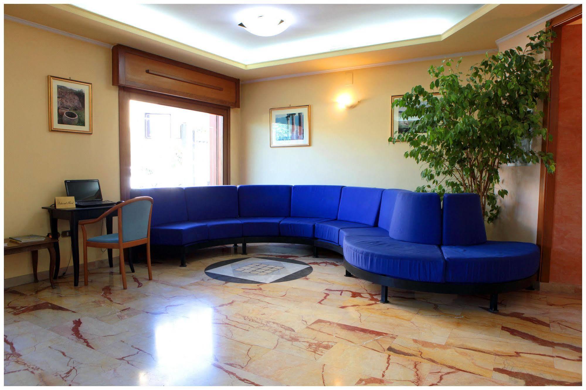 פומפיי Hotel Iside מראה חיצוני תמונה