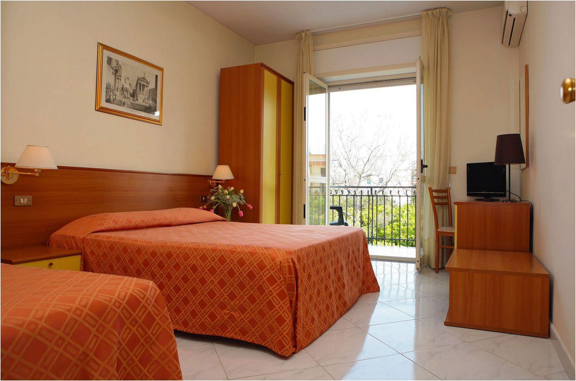 פומפיי Hotel Iside מראה חיצוני תמונה