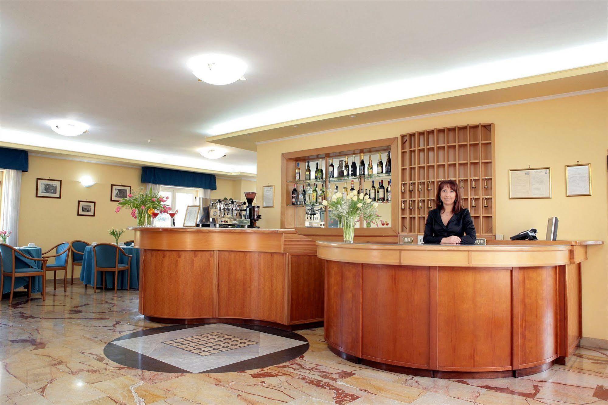 פומפיי Hotel Iside מראה חיצוני תמונה