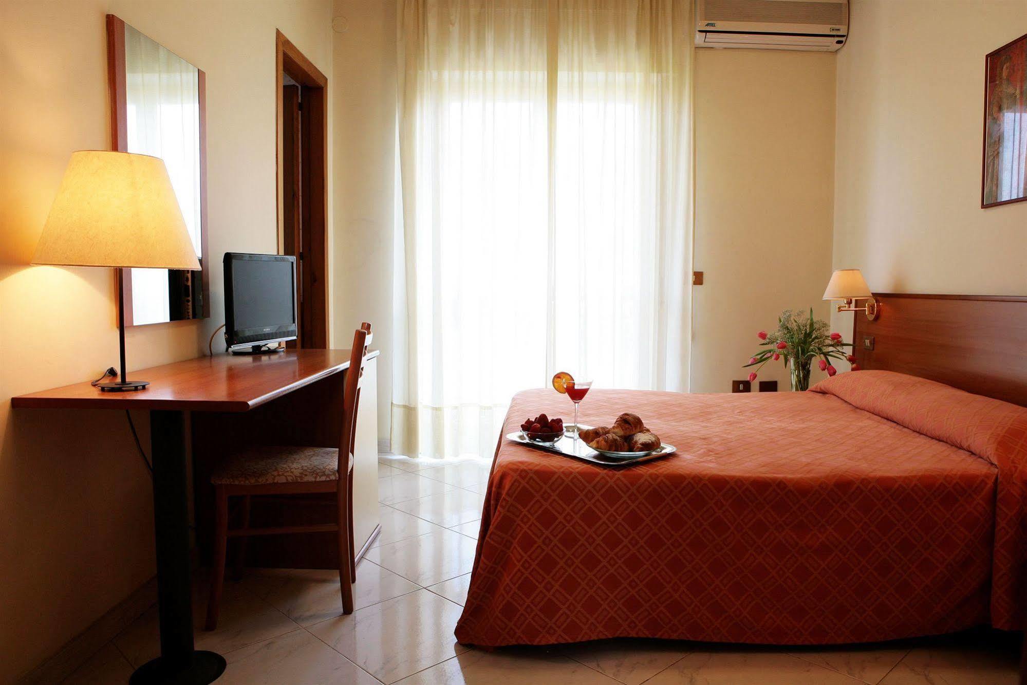 פומפיי Hotel Iside מראה חיצוני תמונה