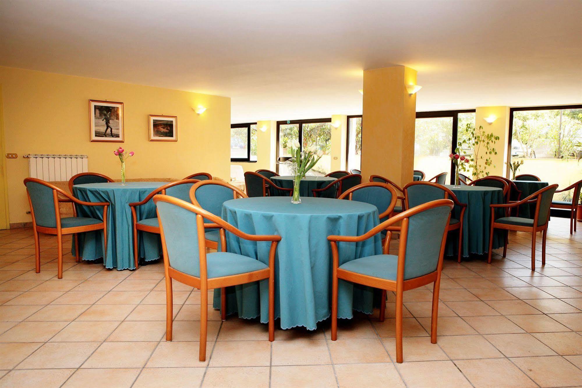 פומפיי Hotel Iside מראה חיצוני תמונה