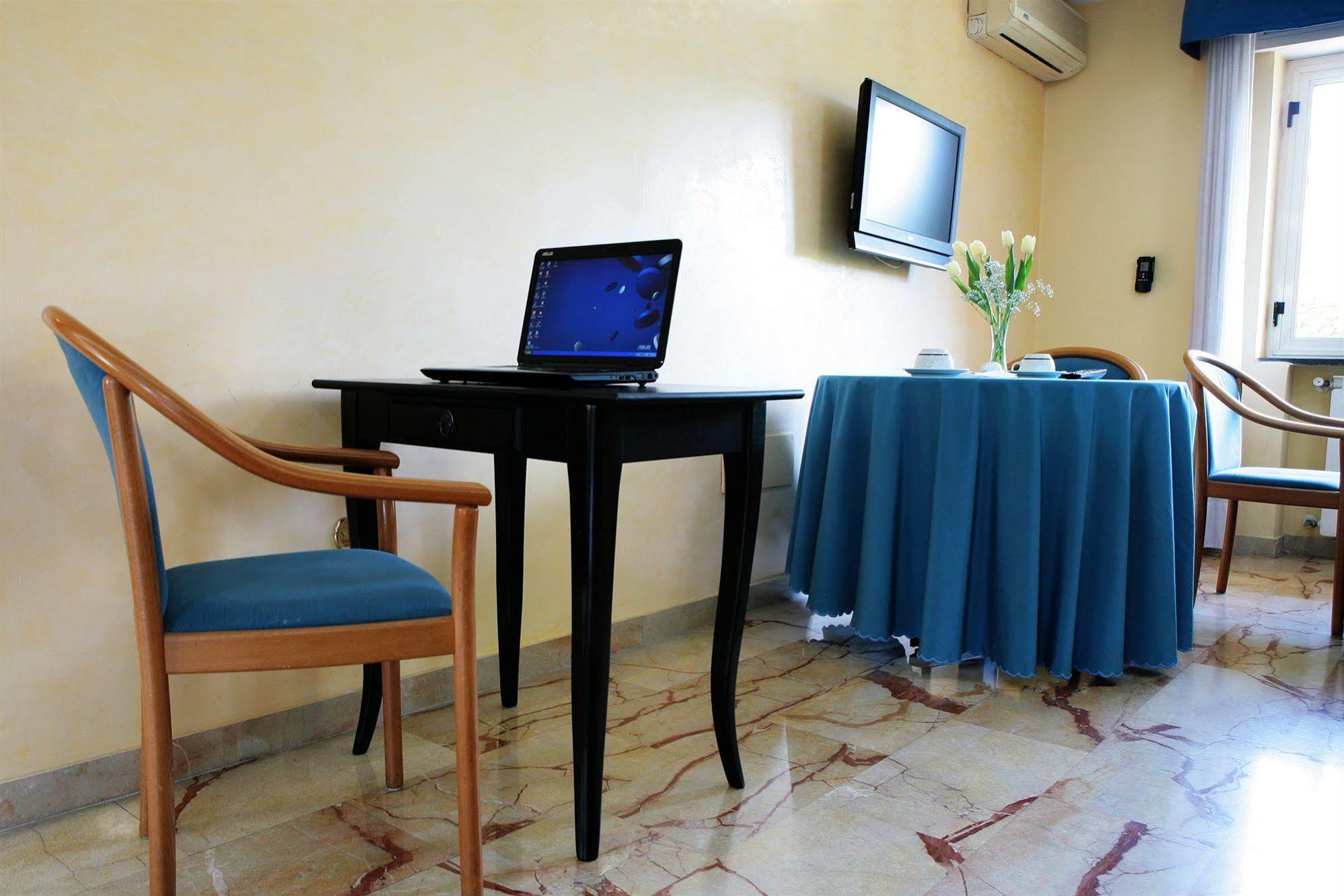 פומפיי Hotel Iside מראה חיצוני תמונה