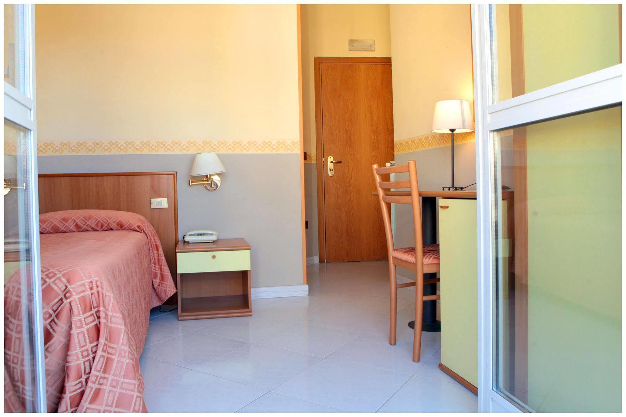 פומפיי Hotel Iside מראה חיצוני תמונה