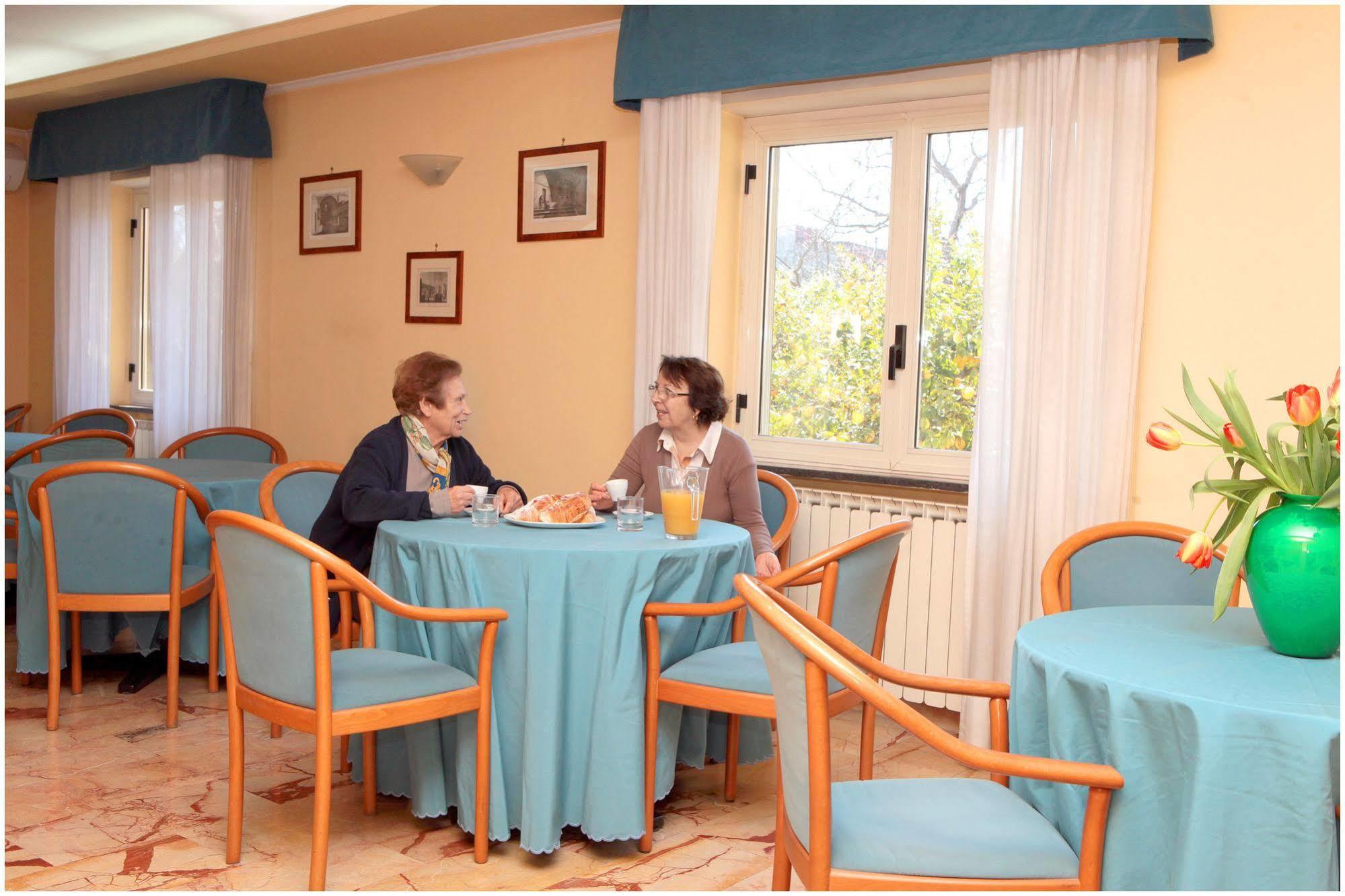 פומפיי Hotel Iside מראה חיצוני תמונה